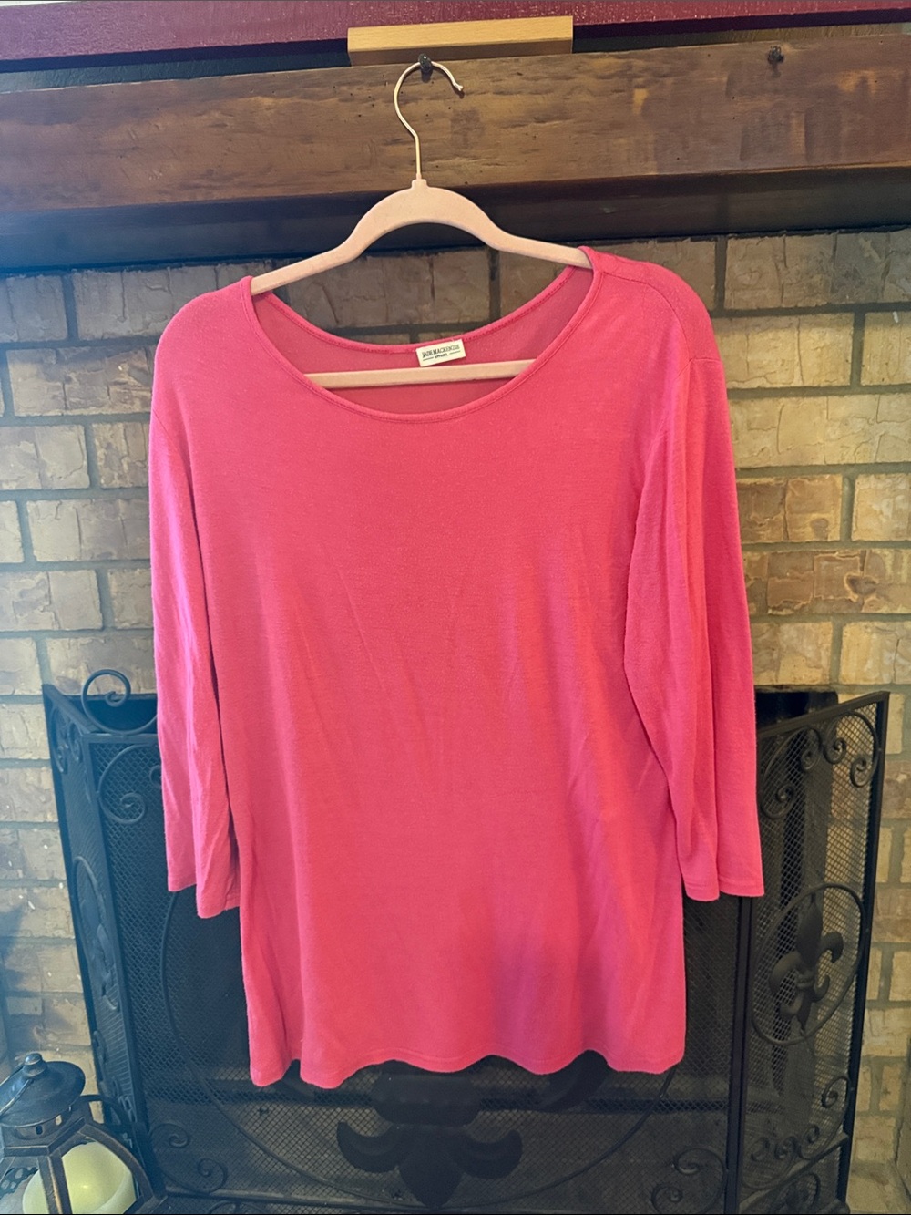 Relaxed Scoop-Neck 3/4 Sleeve Top in Bright Pink